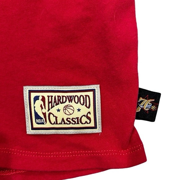 Philadelphia 76ers Women’s Cropped Tee by Mitchell and Ness Size Medium NWOT - Picture 2 of 4